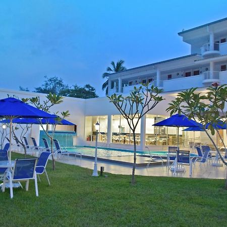Avi Pangkor Beach Resort Kampong Pasir Bogak Esterno foto