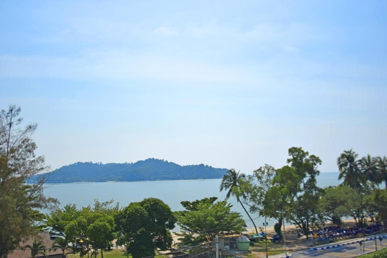 Avi Pangkor Beach Resort Kampong Pasir Bogak Esterno foto
