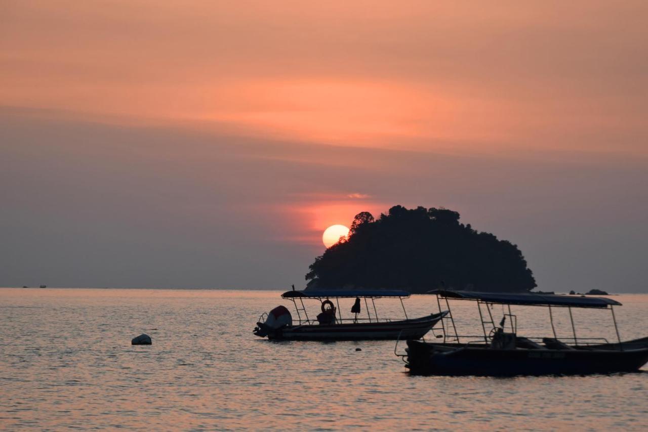 Avi Pangkor Beach Resort Kampong Pasir Bogak Esterno foto